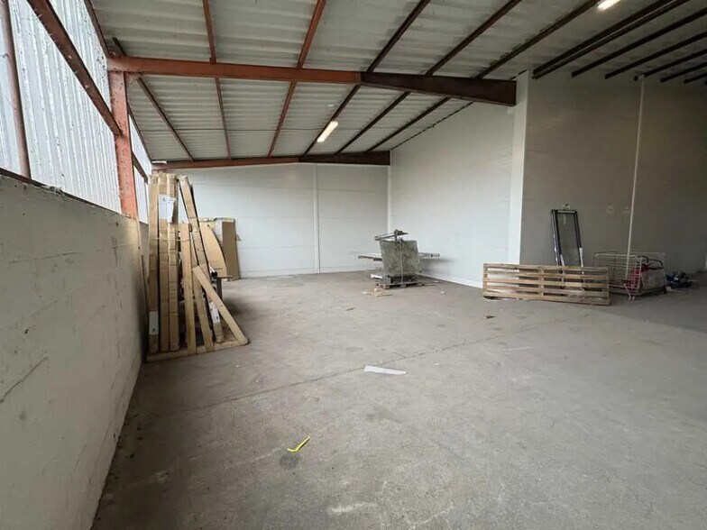 Flex in Breuil-le-Sec for lease - Interior Photo - Image 3 of 5