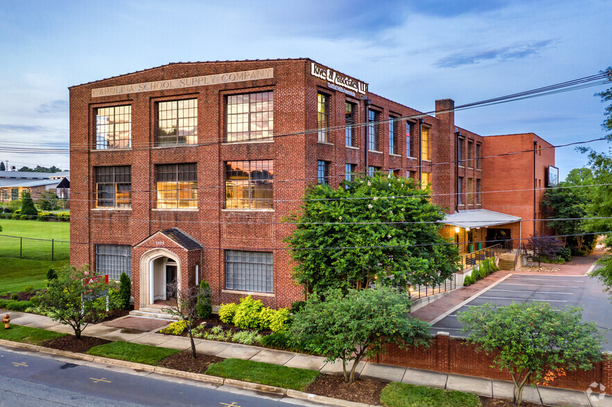 1023 W Morehead St, Charlotte, NC for lease - Building Photo - Image 1 of 8