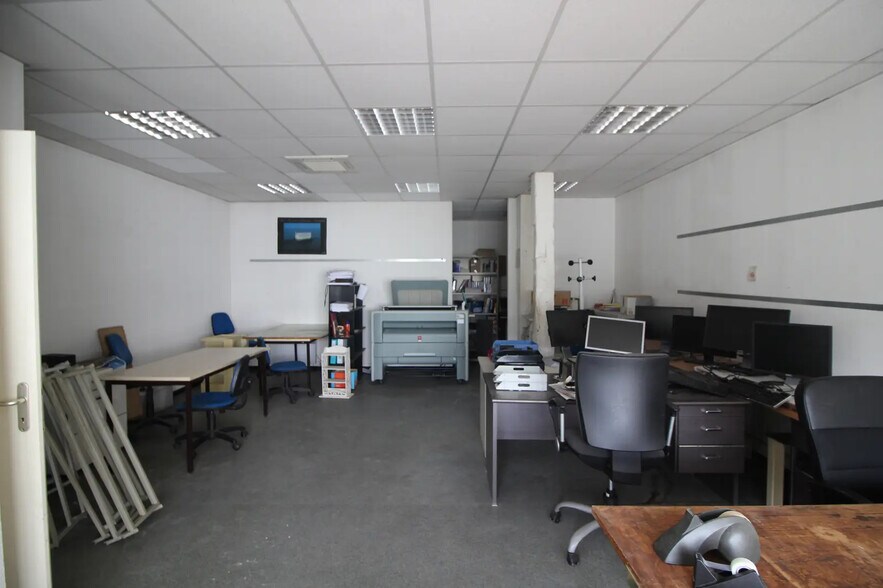 Office in Bordeaux for lease - Interior Photo - Image 3 of 5