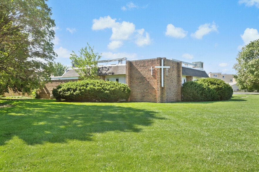 800 Beau Drive, Des Plaines, IL for sale - Building Photo - Image 1 of 22