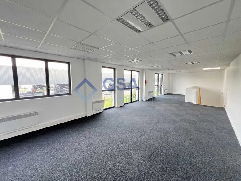 Flex in Lieusaint for sale - Interior Photo - Image 3 of 4