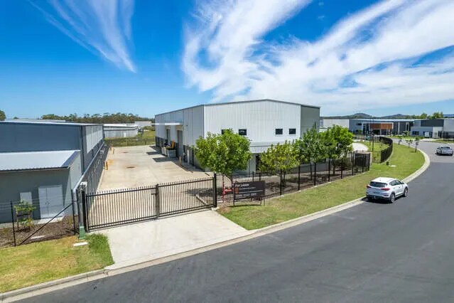 37 Spitfire Pl, Rutherford for lease - Primary Photo - Image 1 of 7