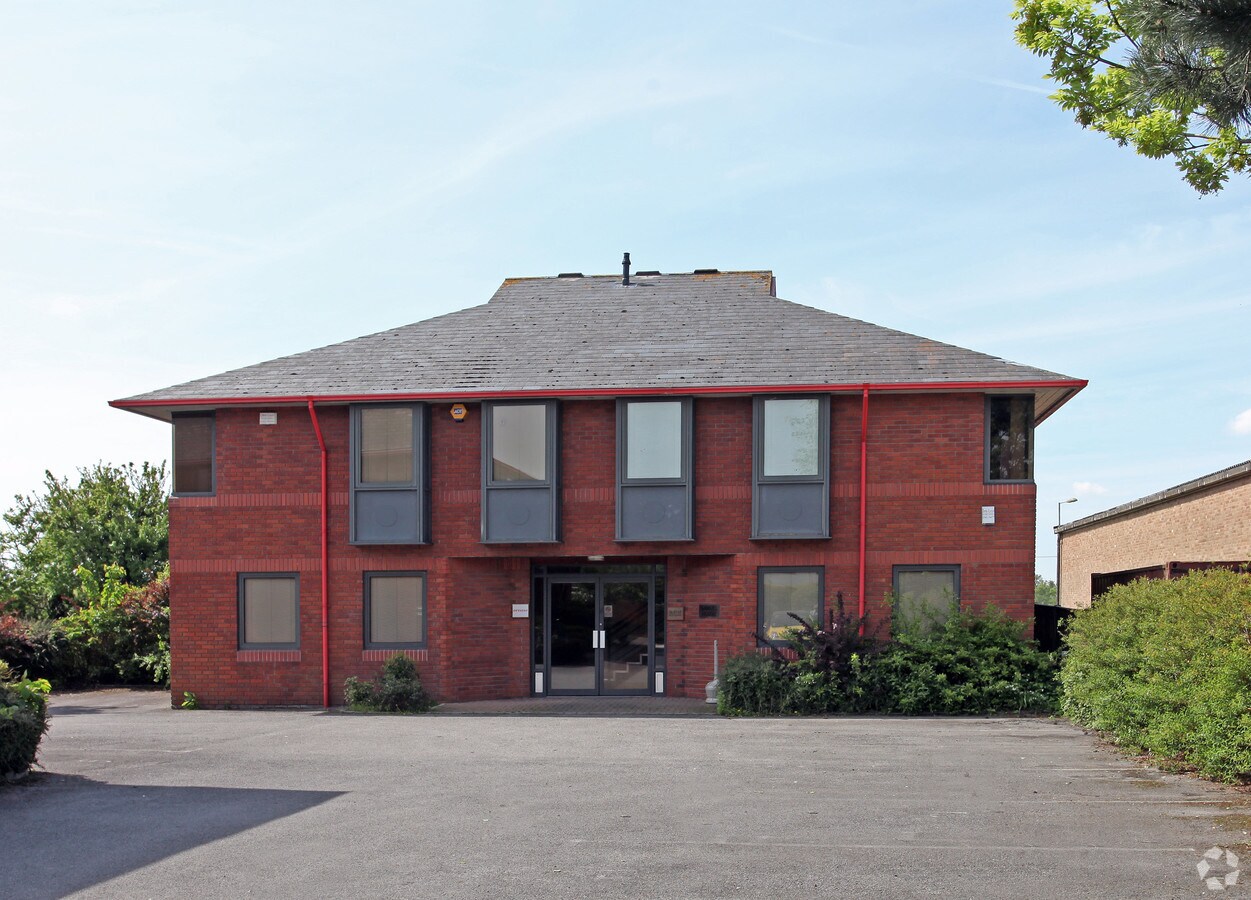 Chinnor Rd, Thame, OXF OX9 3NU