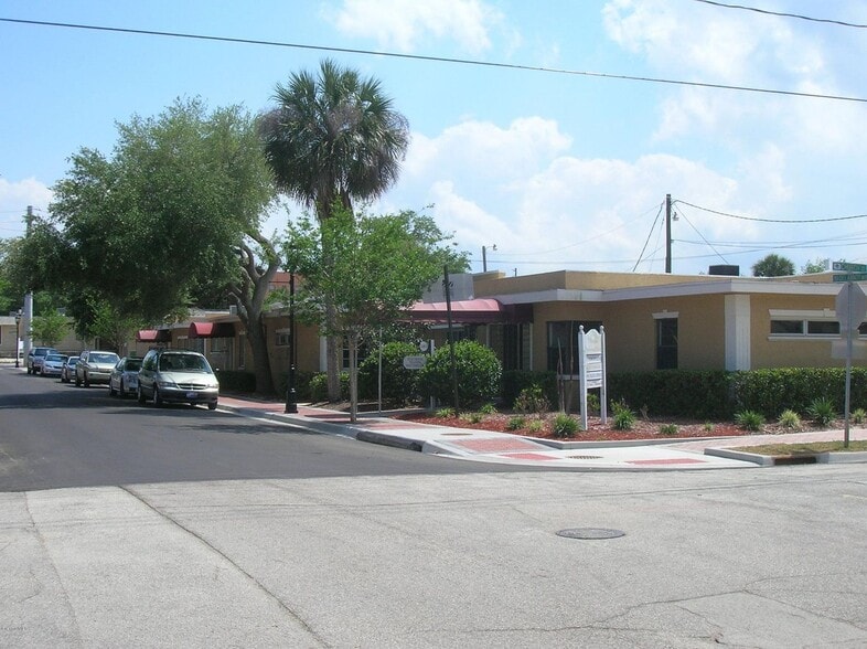 501-507 Delannoy Ave, Cocoa, FL for lease - Building Photo - Image 3 of 11