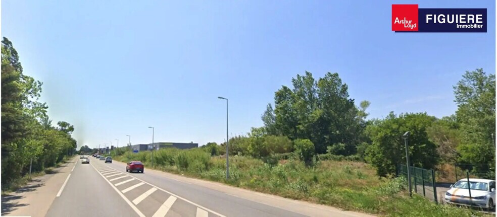 Retail in Salon-de-Provence for lease - Building Photo - Image 2 of 7