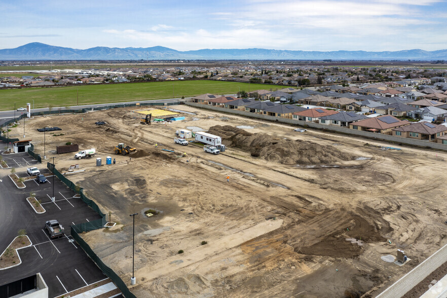 9847 Panama Ln, Bakersfield, CA for lease - Aerial - Image 3 of 4