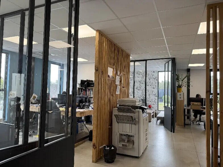 Flex in Martillac for lease - Interior Photo - Image 3 of 5