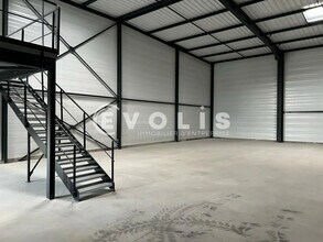 Flex in Saint-Vulbas for lease Interior Photo- Image 1 of 4