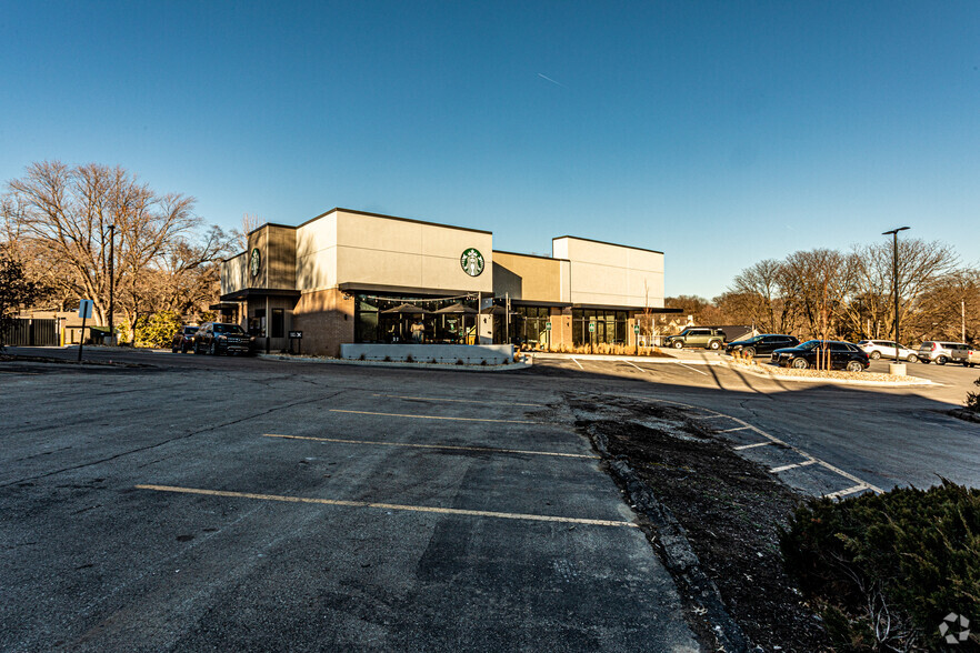 4200 Shawnee Mission Pky, Fairway, KS for lease - Building Photo - Image 2 of 4