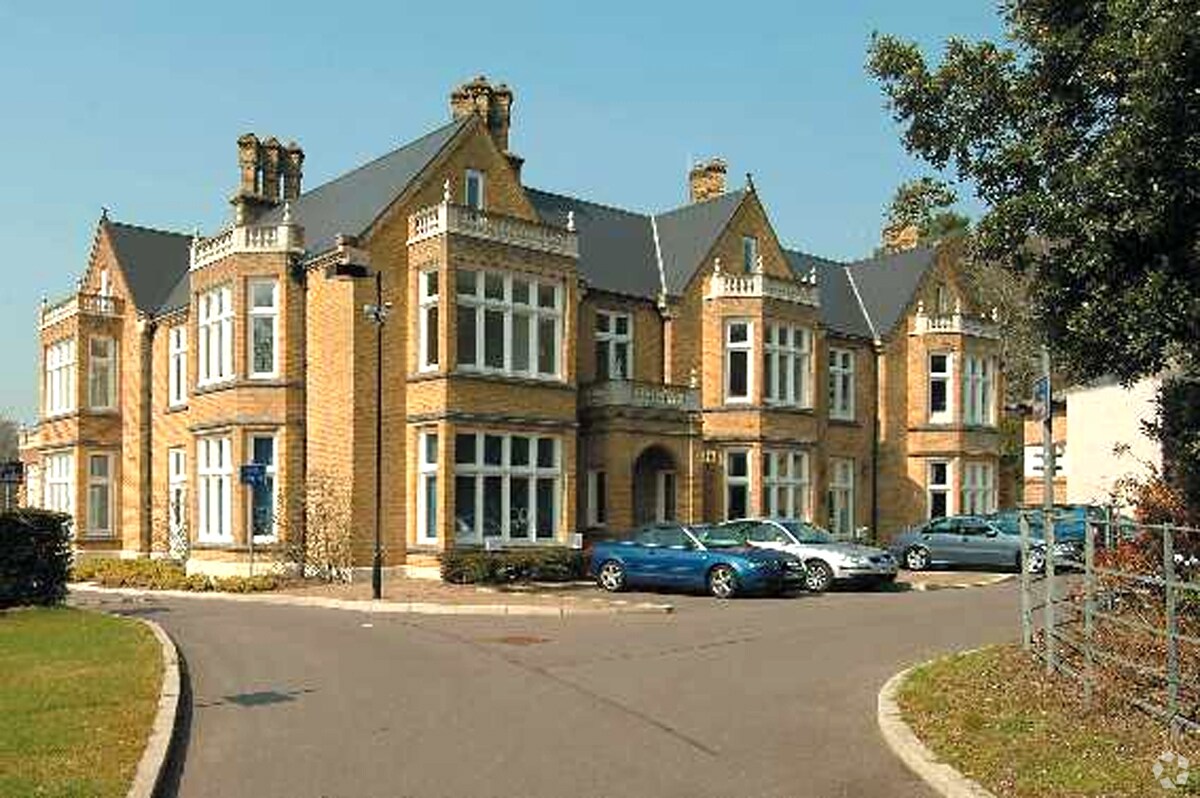 Lily Hill Rd, Bracknell, BKS RG12 2SJ