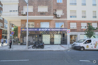 Retail in Madrid, MAD for lease Interior Photo- Image 1 of 3