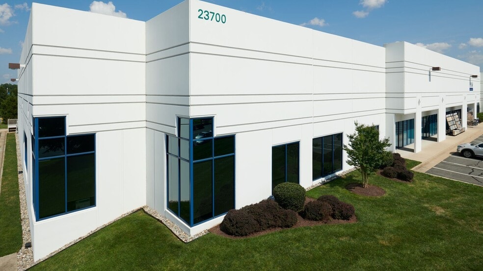 23700 Pebble Run Pl, Sterling, VA for lease - Building Photo - Image 2 of 5