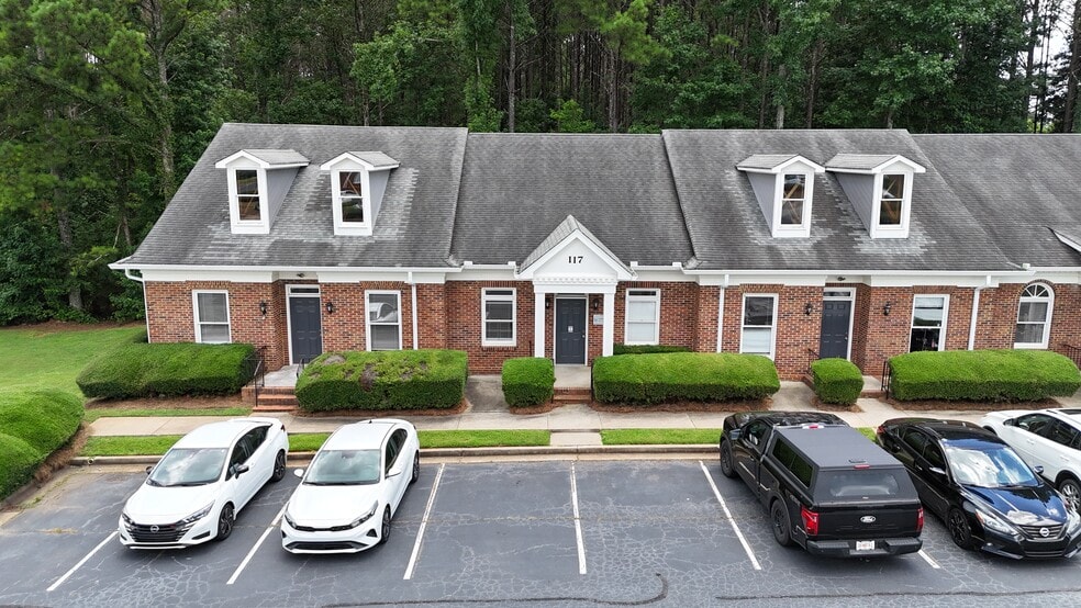 117 Governors Sq, Fayetteville, GA for lease - Building Photo - Image 2 of 27