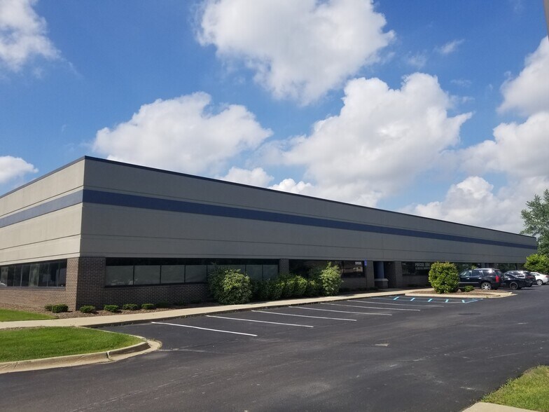 51111-51183 Pontiac Trl, Wixom, MI for sale - Primary Photo - Image 1 of 1