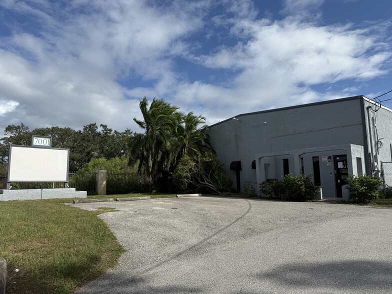 7001 NW Temple Terrace Hwy, Tampa, FL for lease - Building Photo - Image 1 of 4