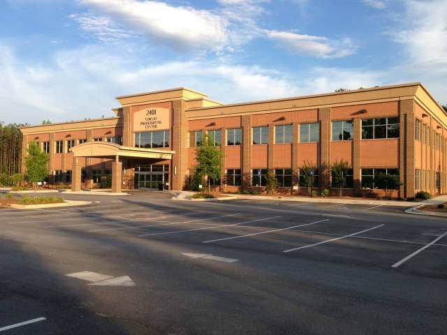 2401 Newnan Crossing Blvd, Newnan, GA for lease Primary Photo- Image 1 of 5