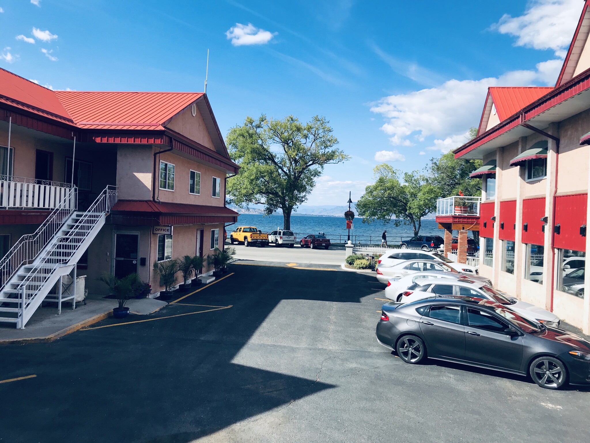 274 Lakeshore Dr, Penticton, BC for sale Primary Photo- Image 1 of 14