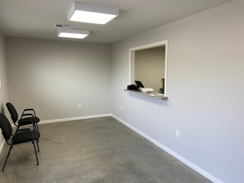 513 Connie, Hewitt, TX for lease - Interior Photo - Image 2 of 7