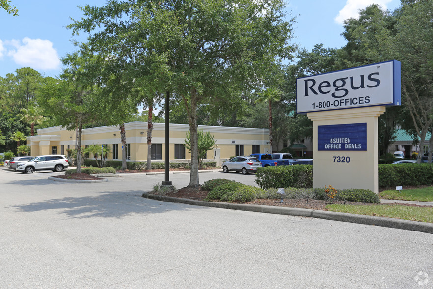 7320 E Fletcher Ave, Tampa, FL for lease - Building Photo - Image 2 of 7