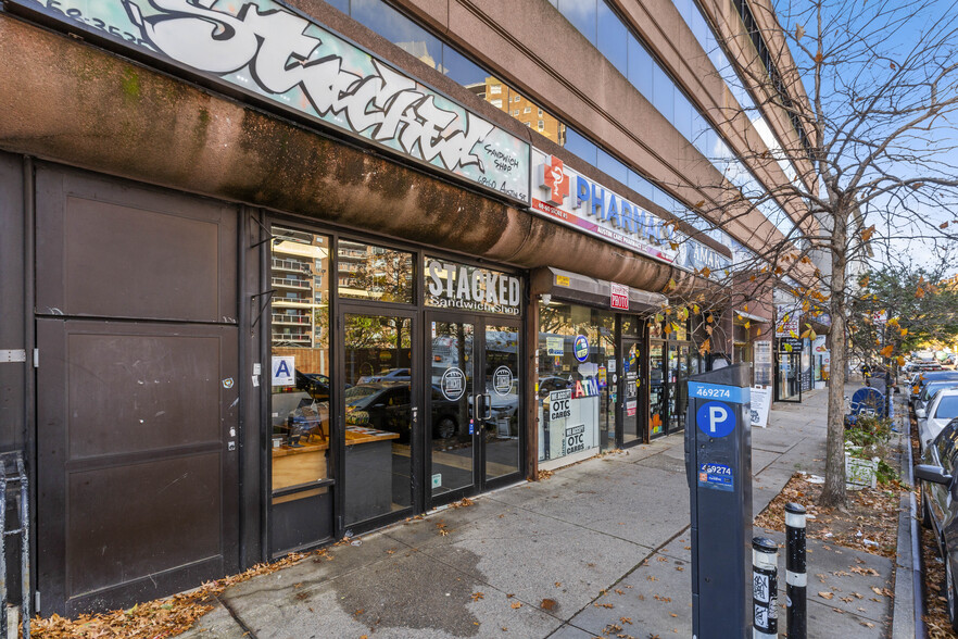 6860 Austin St, Forest Hills, NY for lease - Building Photo - Image 1 of 16