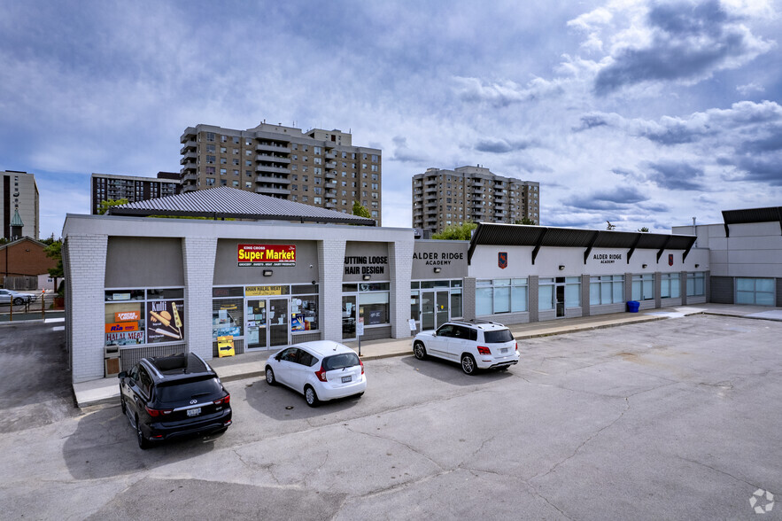 25 Kings Cross Rd, Brampton, ON for lease - Primary Photo - Image 1 of 6