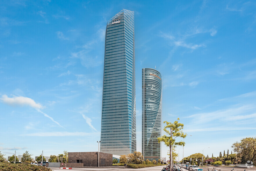 Paseo Regus Torre Cristal, Paseo Castellana, 259 C, Madrid, Madrid for lease - Building Photo - Image 2 of 3