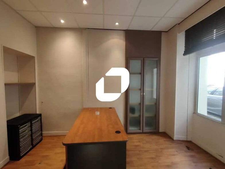 Office in Versailles for lease - Building Photo - Image 3 of 30