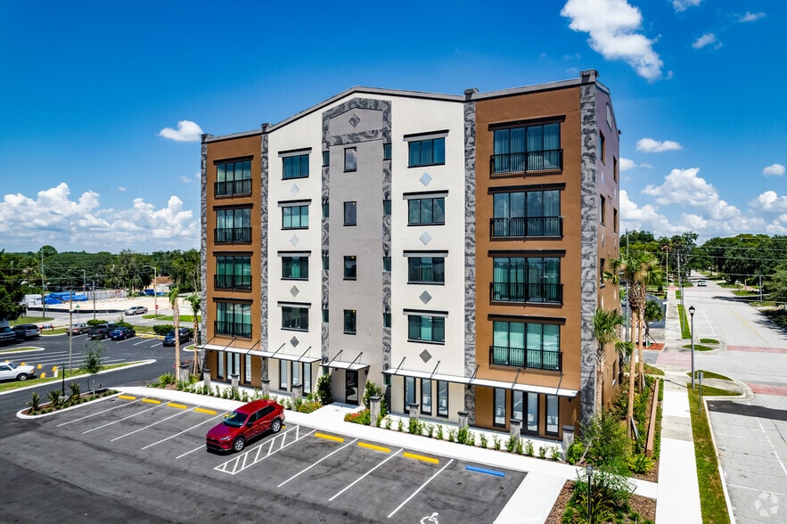 100 N Dewey St, Eustis, FL for sale - Primary Photo - Image 1 of 1