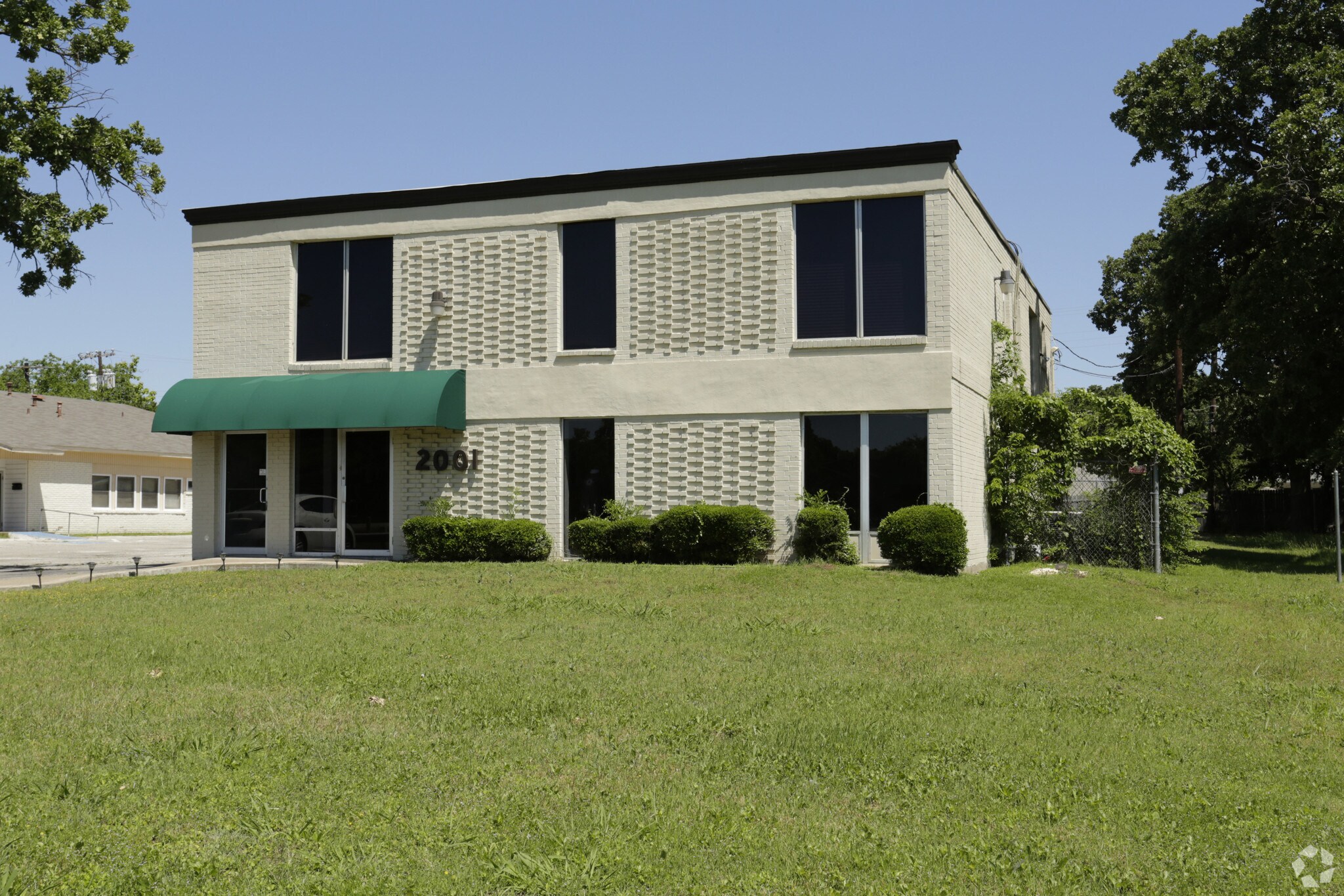 2001 W Irving Blvd, Irving, TX for sale Primary Photo- Image 1 of 1