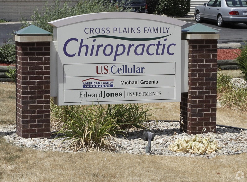 2525-2531 Main St, Cross Plains, WI for lease - Building Photo - Image 3 of 6