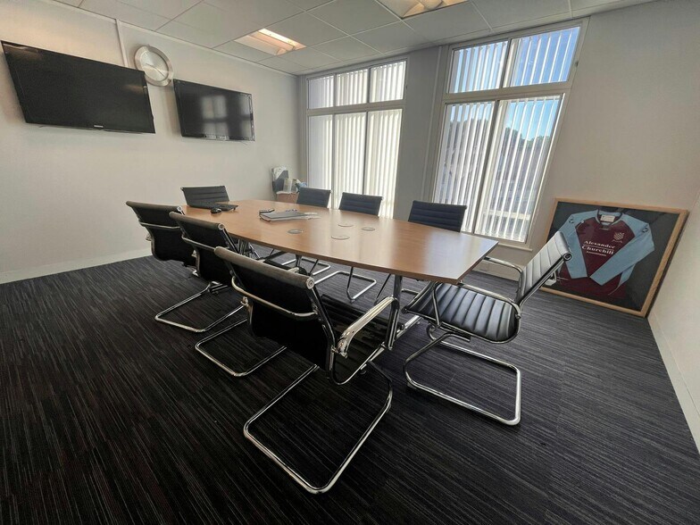 90-94 The Broadway, Chesham for lease - Building Photo - Image 3 of 6