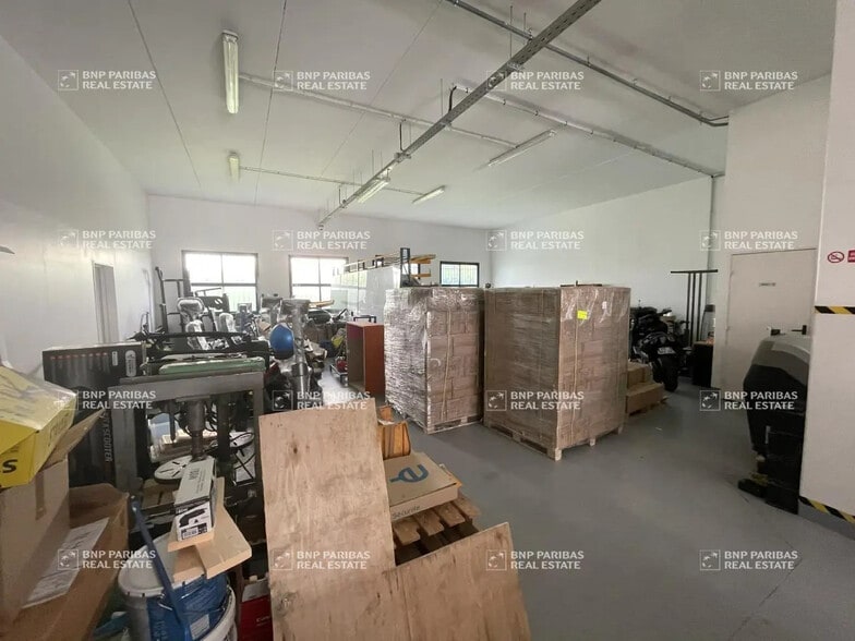 Flex in Croissy-Beaubourg for sale - Interior Photo - Image 2 of 5