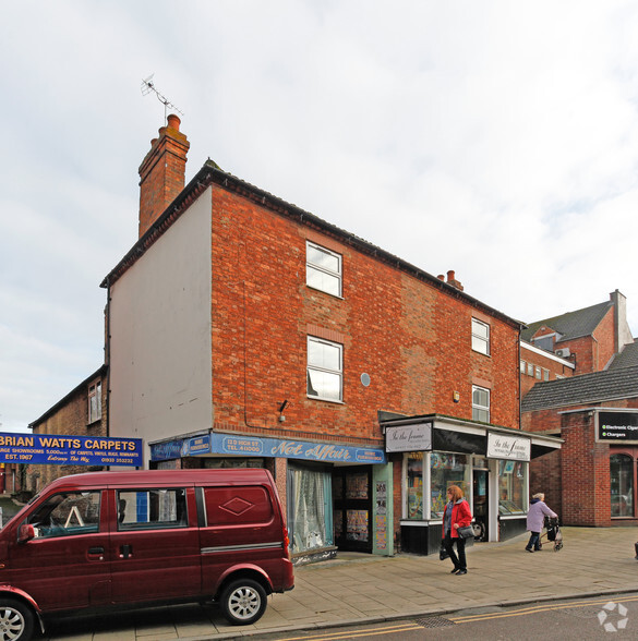 12 High St, Rushden for lease - Primary Photo - Image 1 of 2