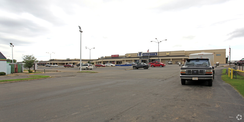 2220 E Main St, Cushing, OK for lease - Building Photo - Image 1 of 5