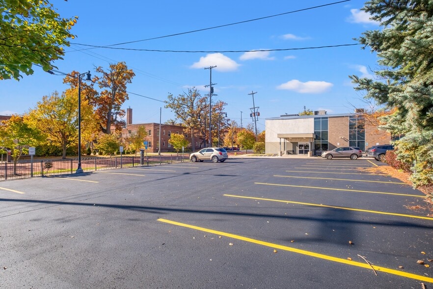 801 Cherry St SE, Grand Rapids, MI for sale - Building Photo - Image 2 of 7