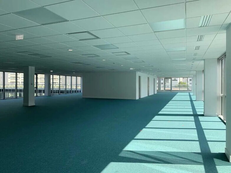 Office in Charenton-le-Pont for lease - Building Photo - Image 3 of 5