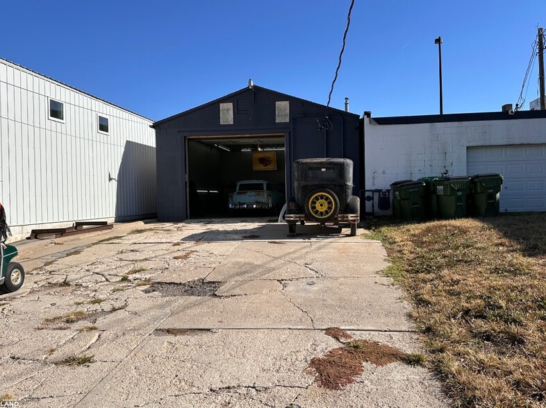 105 Main St, Louisville, NE for sale - Building Photo - Image 3 of 6