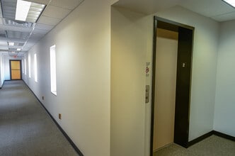 600 D St, South Charleston, WV for lease Interior Photo- Image 1 of 6