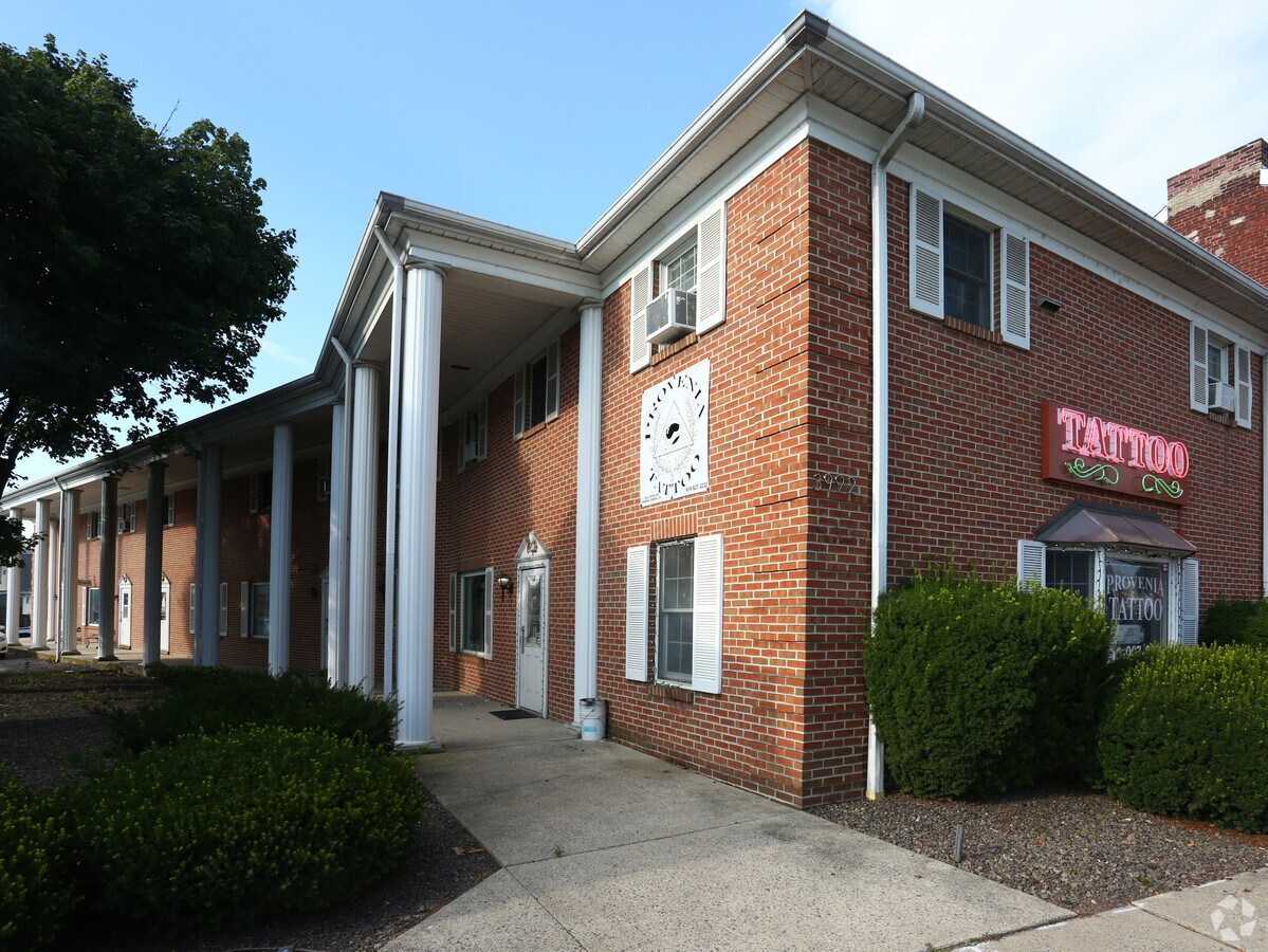 3992 Penn Ave, Sinking Spring, PA 19608