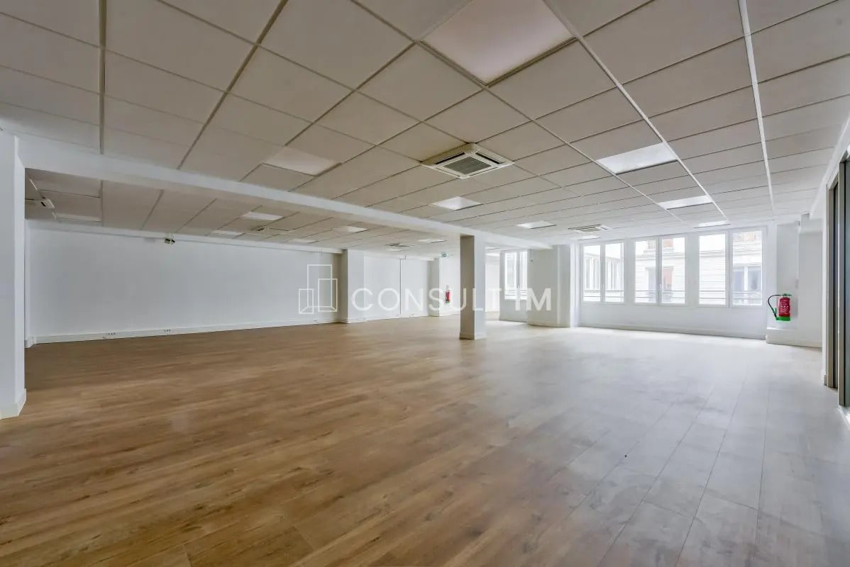 Office in Paris for lease Building Photo- Image 1 of 9