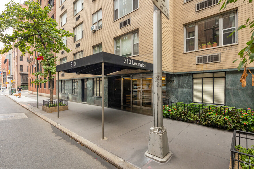 310 Lexington Ave, New York, NY for sale - Building Photo - Image 2 of 9