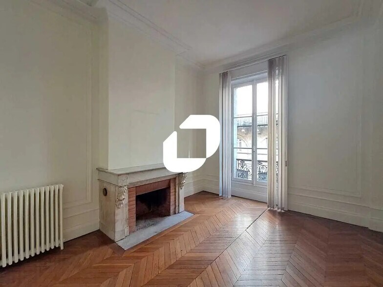 Office in Bordeaux for lease - Interior Photo - Image 3 of 12