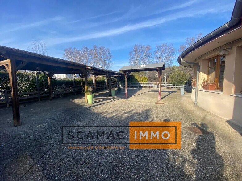 Retail in Manosque for lease - Building Photo - Image 2 of 4