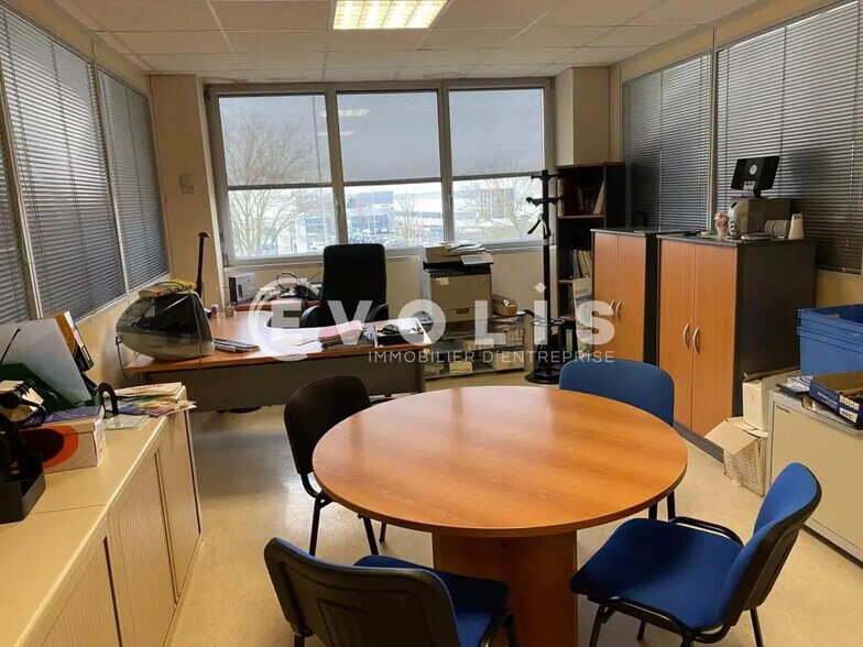 Office in Amiens for lease - Interior Photo - Image 3 of 3