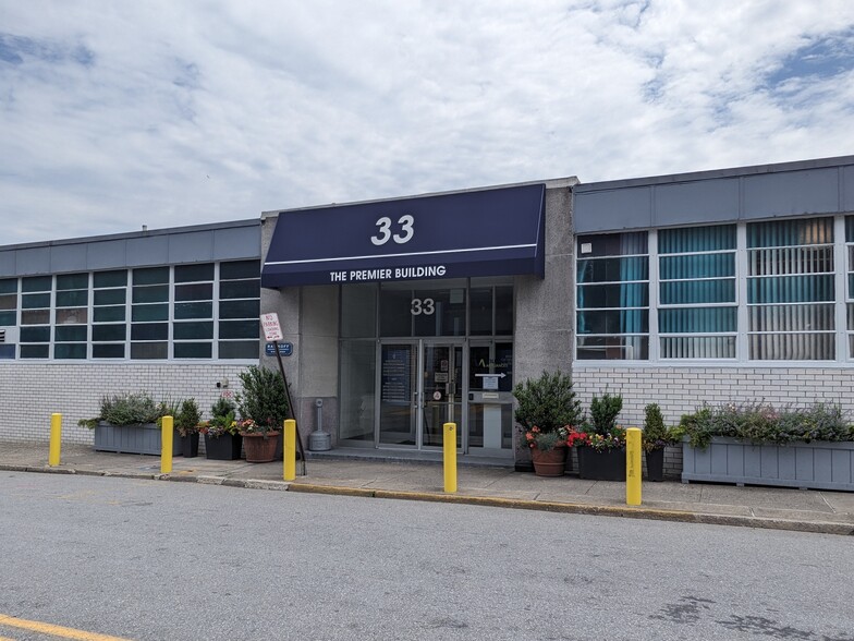 33 New Broad St, Port Chester, NY for lease - Building Photo - Image 1 of 7