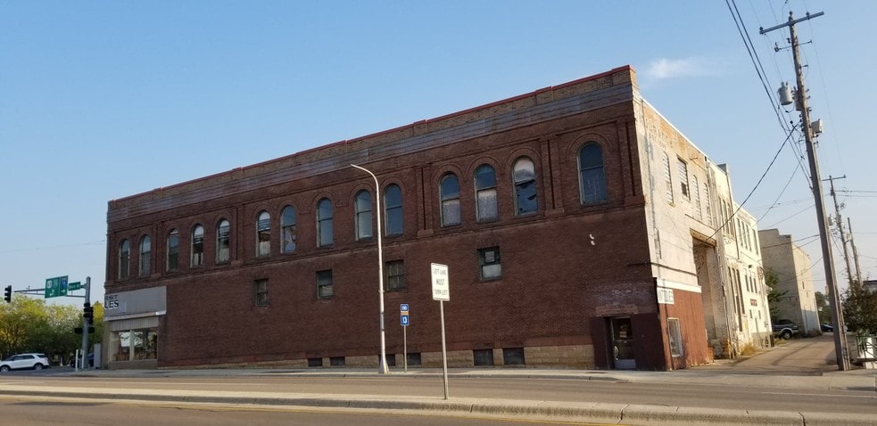 302 S Broadway Ave, Albert Lea, MN for sale - Building Photo - Image 3 of 13
