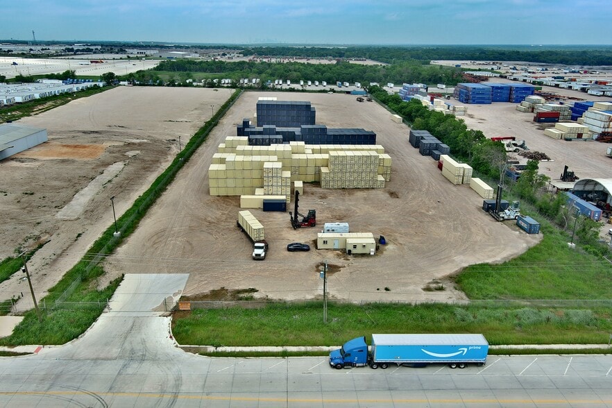1387 Fulghum Rd, Wilmer, TX for lease - Building Photo - Image 3 of 7