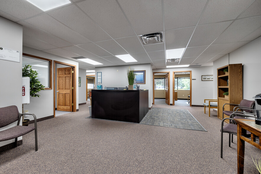 4205 Lancaster Ln N, Plymouth, MN for lease - Interior Photo - Image 2 of 20