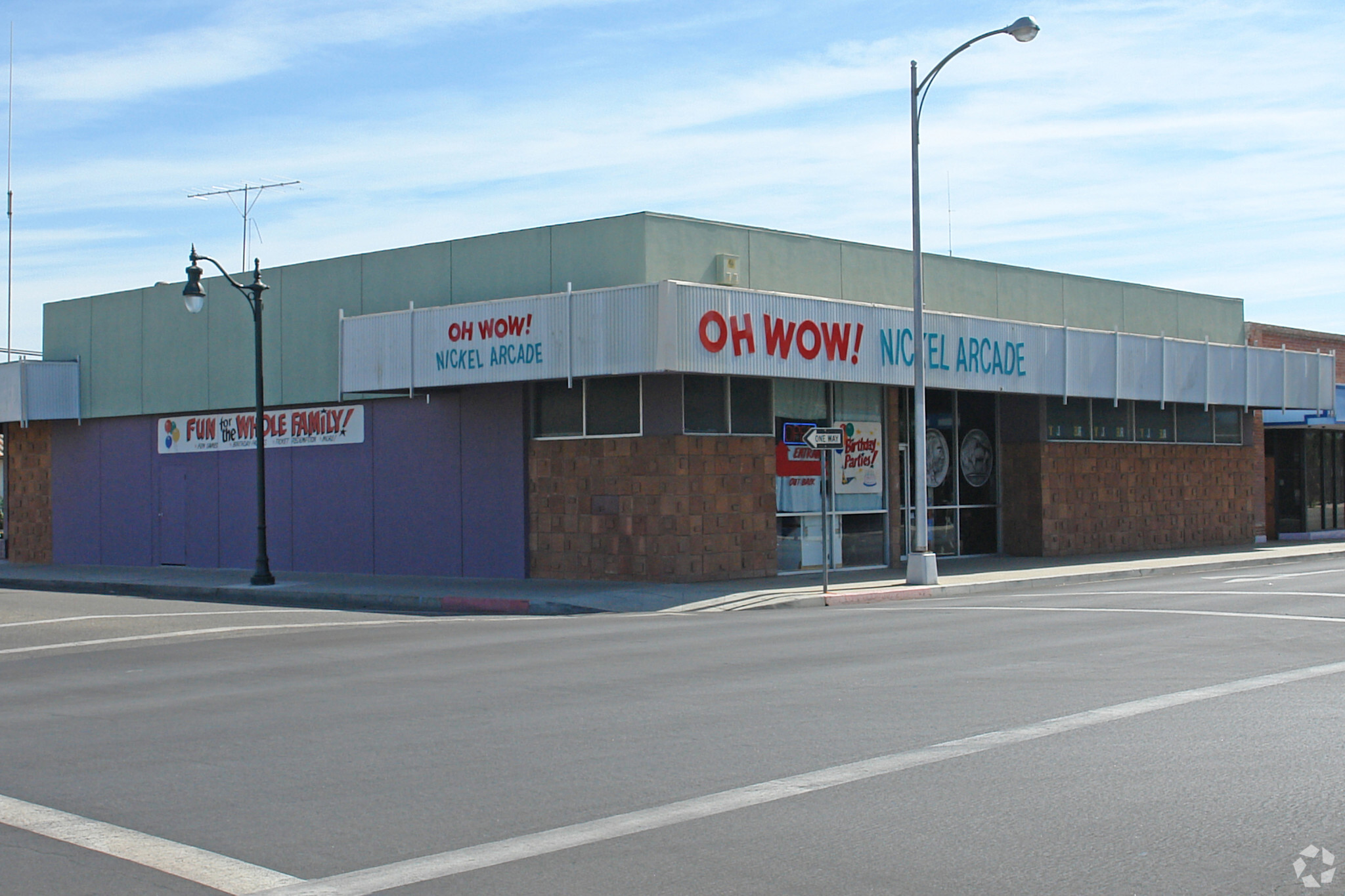 300 E Center St, Visalia, CA for lease Primary Photo- Image 1 of 3