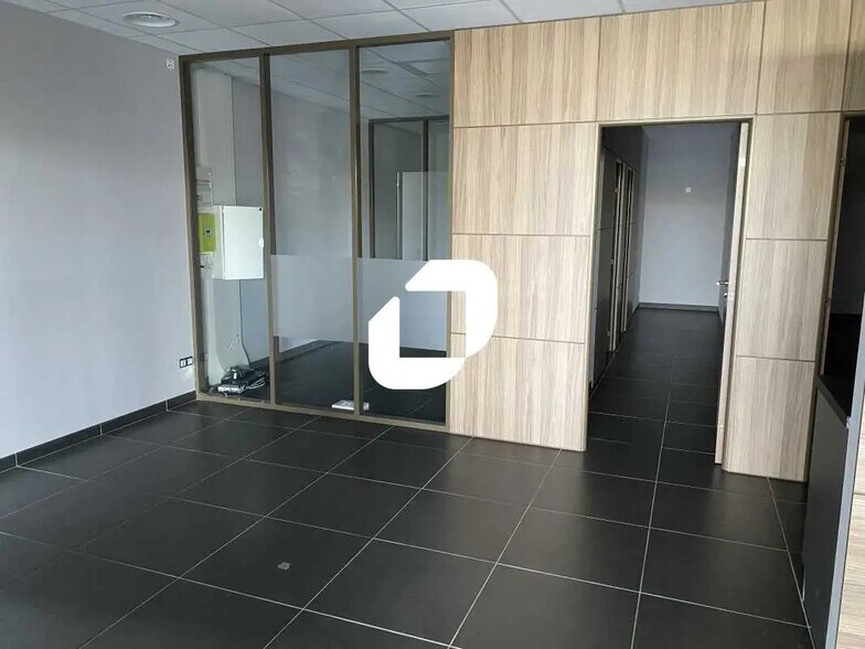 Office in Mérignac for lease - Building Photo - Image 3 of 32